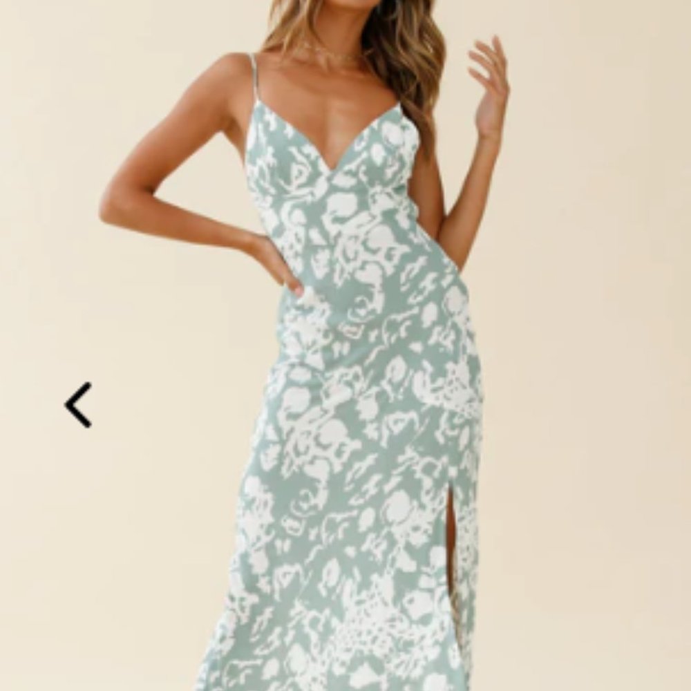 DOWNTOWN CAMI STRAP FRONT SPLIT MIDI DRESS STENCIL PRINT SAGE / SELFIE LESLIE